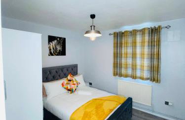 Bright, Spacious, modern Interior Decor 2 bedrooms Apartment with amazing views - Photo 11