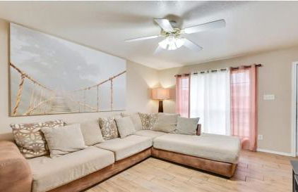 Modern 2BR Stay with Large Parking Pet Friendly - Foto 2