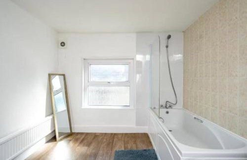 Central Stroud 3-Bedroom Flat with Fast WiFi and On-Site Parking - Foto 7