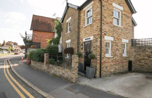 Gorgeous House near Windsor & River Thames - Photo 21