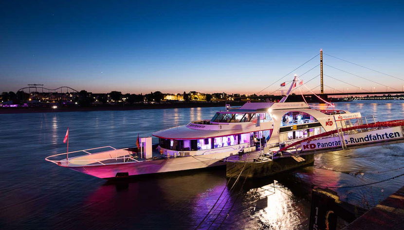 In partenza per il giro in barca a Düsseldorf