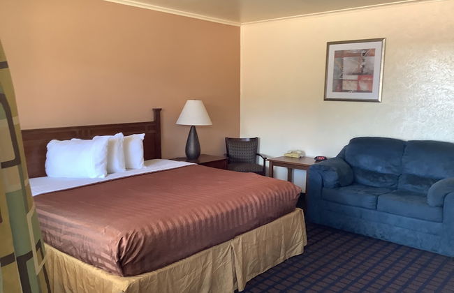 Silver Spur Vintage Inn & Suites - Photo 6