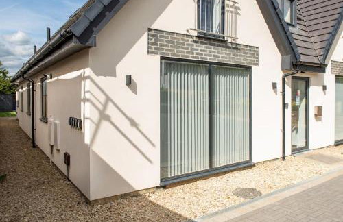 Orchid Lodge - Two Bed Generous Flat - Parking, Netflix, WIFI - Close to Blenheim Palace & Oxford - F4 - Photo 23