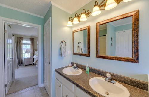 Family Home and Fire Pit and Deck, 11 Miles to Beach! - Foto 18