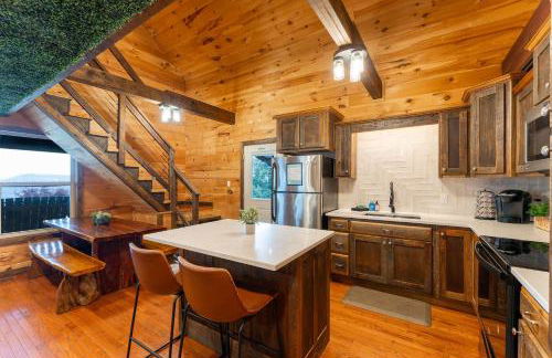 Big Time Hill Cabin with an indoor pool hot tub & great views - Foto 10
