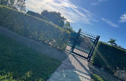 Bright 2BR Poolside Retreat Downtown Fort Myers - Foto 42