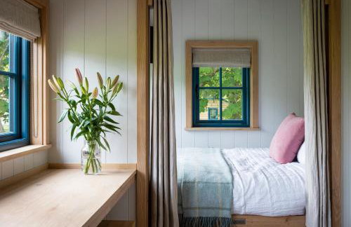 Oak Tree Shepherds Hut Chatsworth Estate - Photo 5