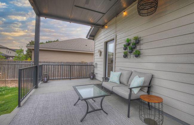 Soaring 2-level Point Venture Home on Lake Travis - Foto 36