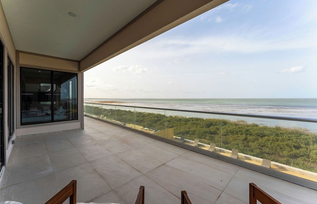 Spacious Bay - Photo 25