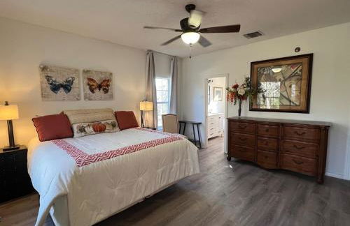 Gated Estate Escape! Three BR - Foto 15