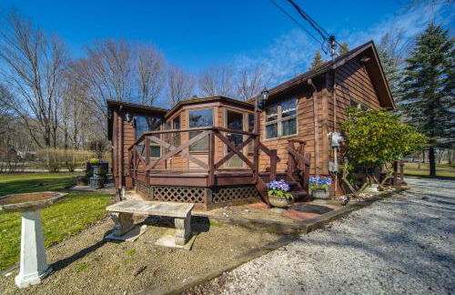 Charming Pymatuning Lake House Near Park and Beach - Photo 34