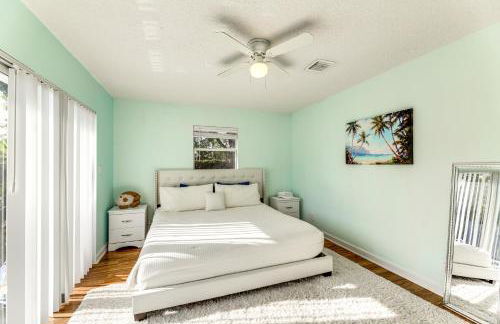 3 Mi to Riviera Beach! Group-Friendly Home with Yard - Foto 11