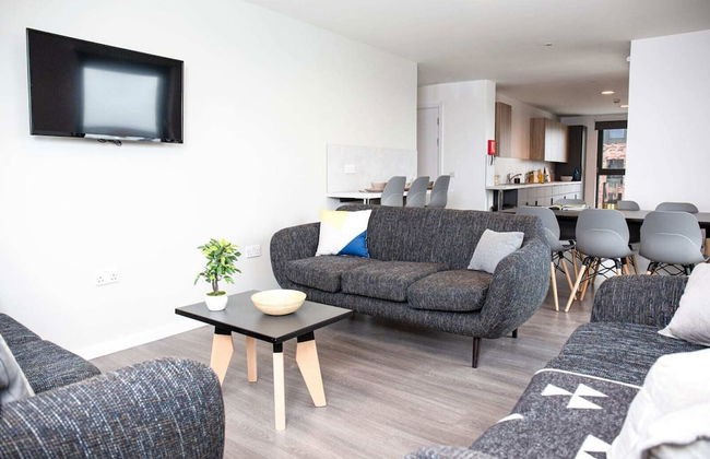 For Student Only Canvas Glasgow - Photo 21