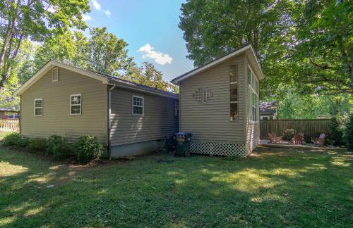 Charming Pet-Friendly Cottage Walkable to Town! - Foto 25