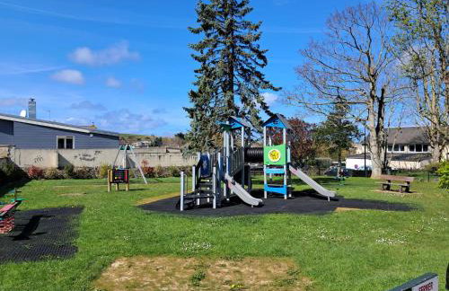 Embruns maison spacieuse rénovée 5 ch 3 sdb 2 WC belle terrasse aménagée barbecue à 250 m de la plage en plein centre d' Arromanches au coeur des plages du débarquement, proximité de Bayeux - Foto 78