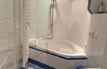 Nettes Apartment mit schönem Bad - Foto 23