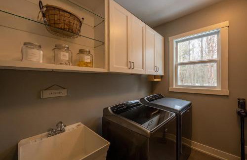 Lake Effect Lodge 3 min from Laketown Beach! - Foto 30