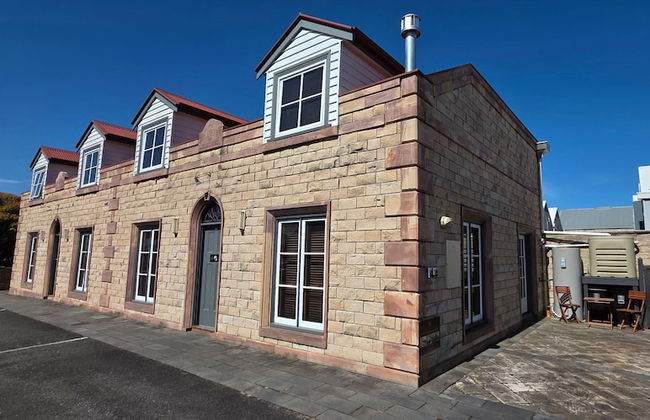 Sandstone Suites - Photo 26