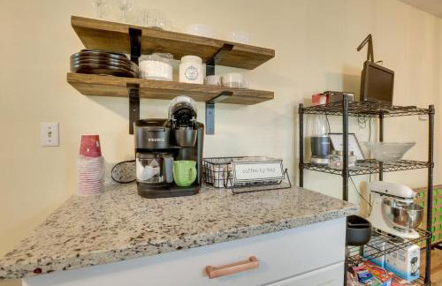 Modern Birmingham Escape with Yard and Fire Pit! - Foto 9