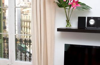 Claris Apartments - Photo 15