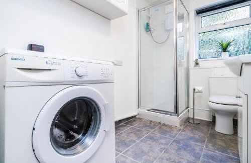 Mayflower 5-Bed Home, Contractors, Family, Harry Porter - Photo 25