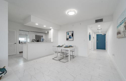 Stylish Apt with Pool and Gym near beach - Foto 34