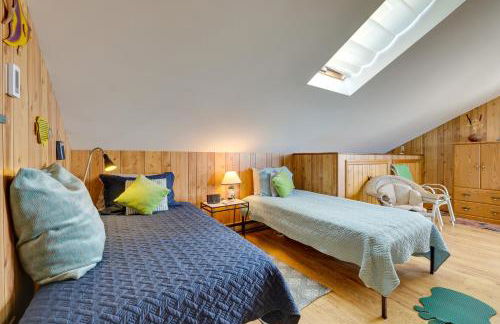 Deck with Water View Coastal Escape Near P-Town! - Foto 24