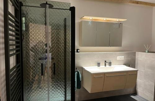 Neue moderne Ferienwohnung mit Infrarot Sauna und großen Garten - Foto 47