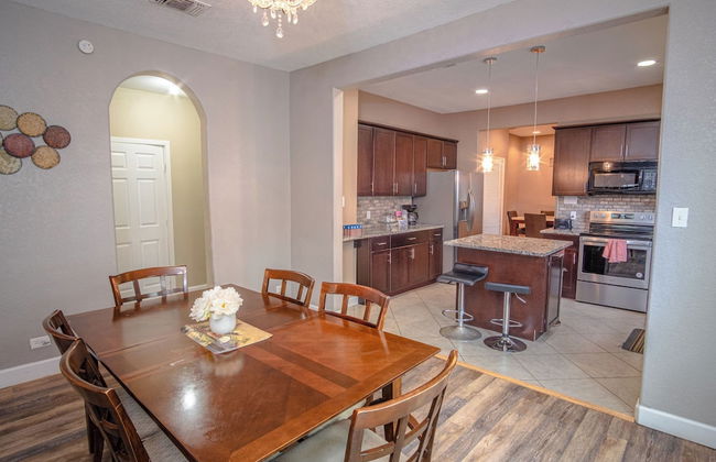 Large 3br/2ba Family Home W/patio Near Downtown! - Foto 20