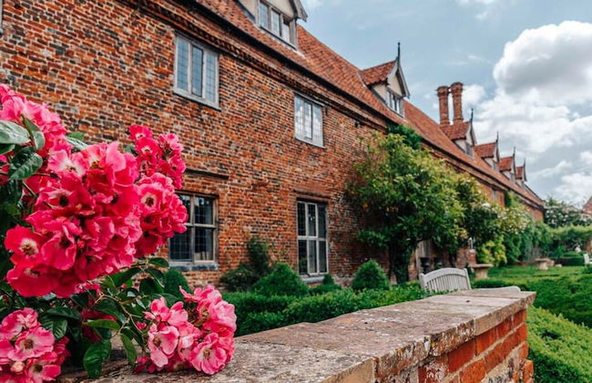 Lavish Tudor Estate Gardens - Sleeps 25 - Foto 61