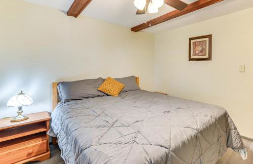 Lake-View Cabin with Furnished Deck in Hadley! - Foto 16