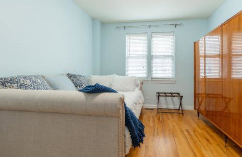 Windy City Getaway - 3BR 2BA Chicago Townhouse home - Photo 40