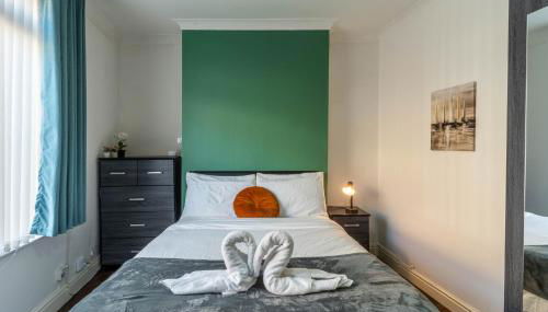 "Furnished Rentals Direct" DominionHouse cul-de-sac Home for 6 people in Anfield near LFC, Goodison Park, Free Street Parking, Suits Travellers, contractors and Family, Near Football action and 10 minutes drive to Liverpool City Centre - Foto 3, towels, storage