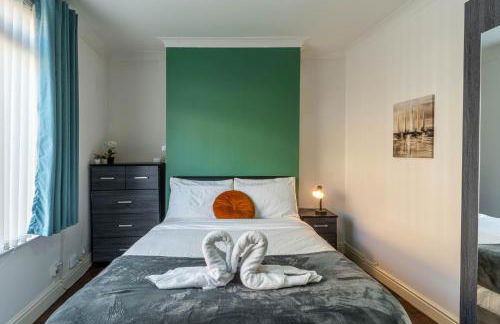 "Furnished Rentals Direct" DominionHouse cul-de-sac Home for 6 people in Anfield near LFC, Goodison Park, Free Street Parking, Suits Travellers, contractors and Family, Near Football action and 10 minutes drive to Liverpool City Centre - Foto 3