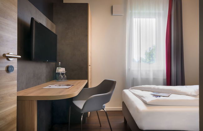 Signature East Hotel Apartment - Photo 10