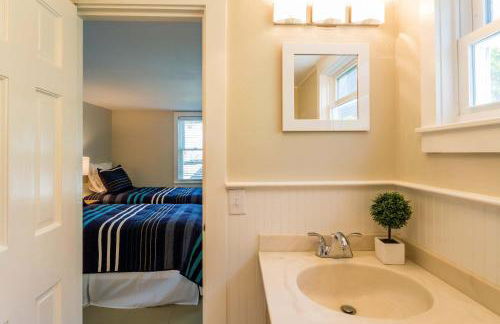 Charming Beachside Bungalow - Foto 9