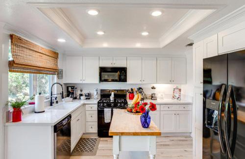 Pet-Friendly Riverside Retreat with Private Spa! - Foto 9