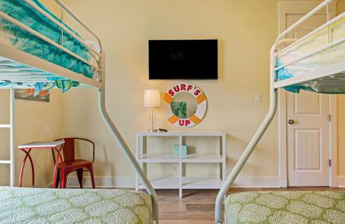 BEACHFRONT with DECK Hot Tub and View and Cargo Lift Sleeps 14 - Foto 48