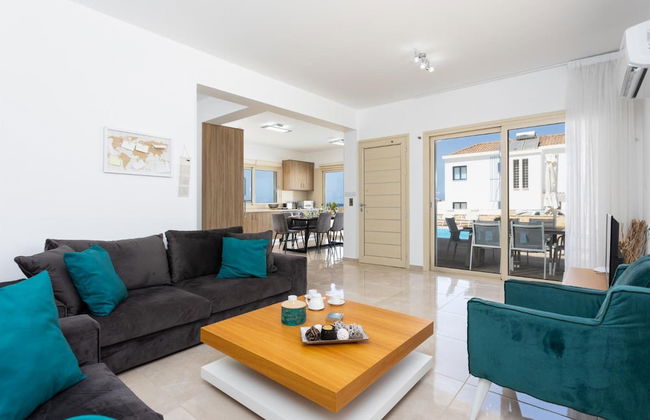 Villa Diana Seaside in Pomos - Foto 8