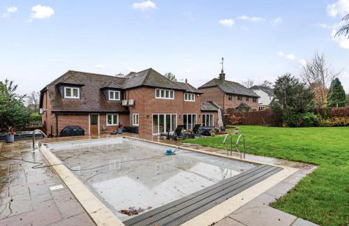 Luxurious Modern Henley Home with Pool & Hot Tub, 5 Bedrooms, Parking - Foto 35