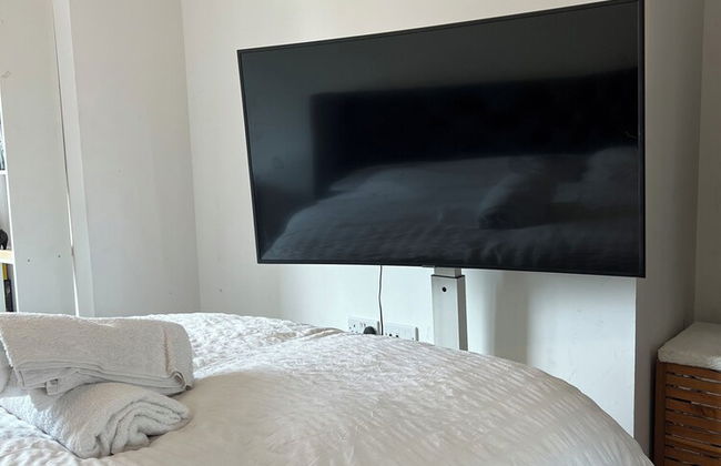 Stunning 1-bed Apartment in Dartford - Photo 5