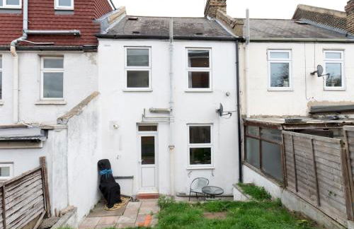 Pass the Keys 2BR House Garden Sleeps 6 Elizabeth Line - Foto 38