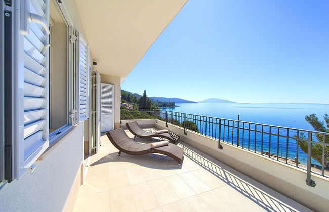 Villa in Cres With Sea Views & Pool - Foto 33