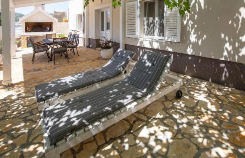 4 Bedroom Beautiful Home In Rogotin - Foto 8