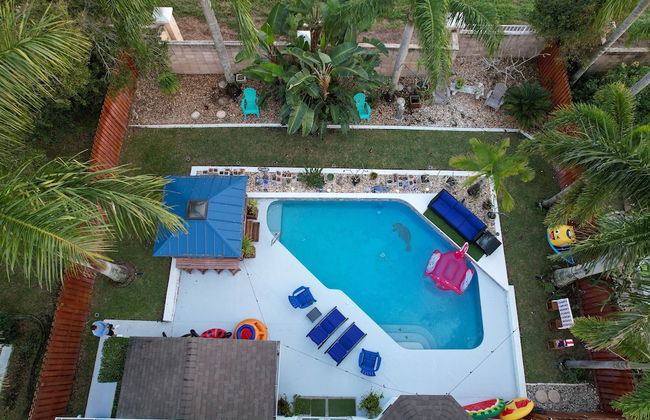 Gorgeous Urban Oasis W/hot Tub, Heated Pool And Private Movie Theater 3 Bedroom Home by RedAwning - Foto 42