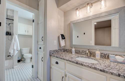 3 King Beds- Near OU-No Bunks-Private Suites - Foto 47