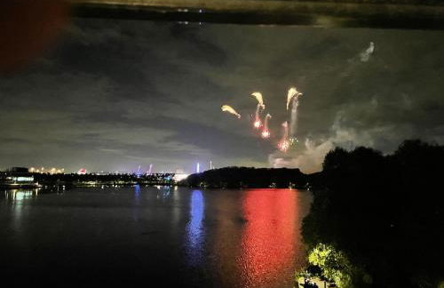 Lakeside Penthouse View - Photo 13