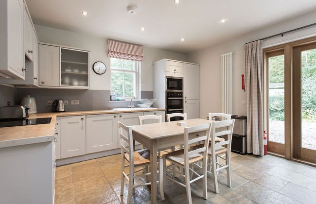 JOIVY Stunning 3 Bed Lodge With Gardens At Gilmerton House - Photo 9