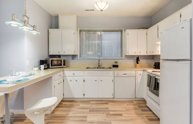 4 Bedroom Suite in Calgary - Photo 8