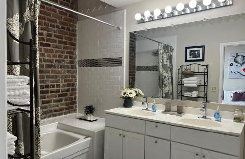 Condo On Broughton St with Elevator and Reserved Parking - Foto 17